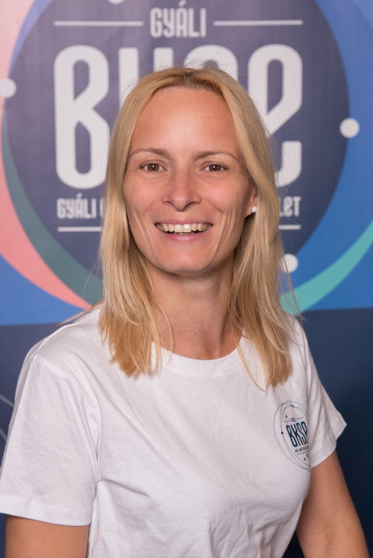 Kamper Nóra
